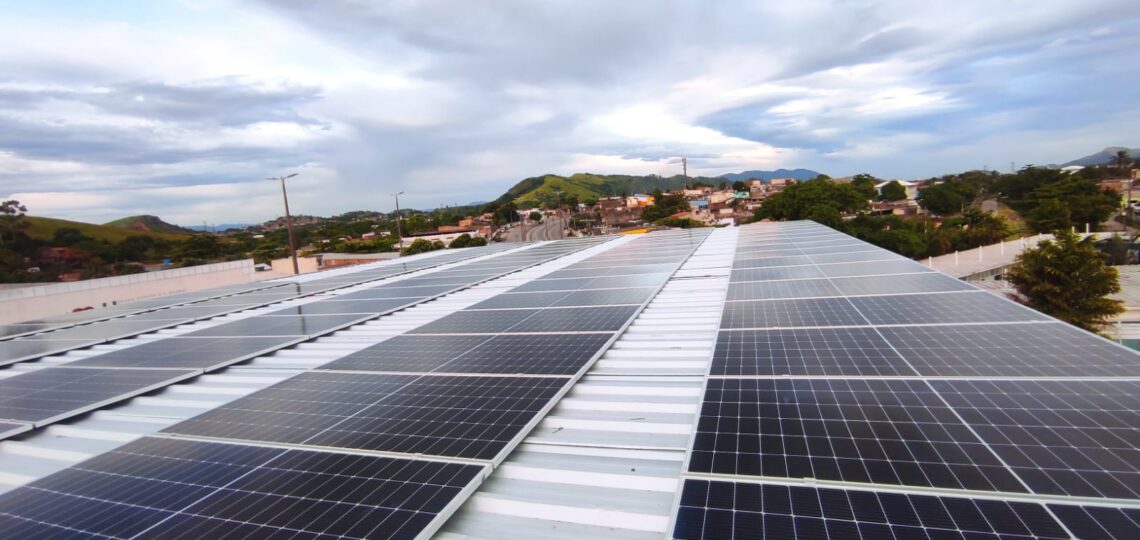 Leite e Fruta Sorvetes e Produtos Alimentícios LTDA Bairro - Santa Cruz Quant. Placas - 141 módulos de 555wp Potência - 77,55 Kwp Economia mensal - R$ 9.558,04